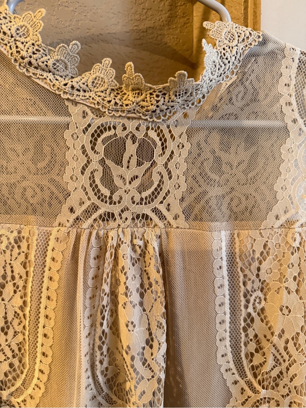 Notations Beige Lace Sleeveless Camisole - Picture 2 of 5